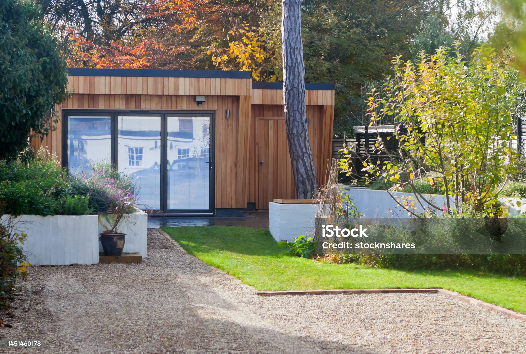 Modern garden studio in Saffron Walden with large glass windows